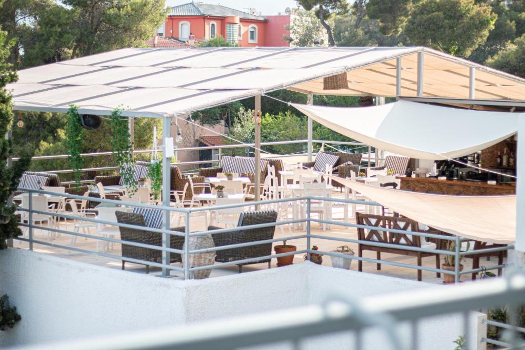 Reštaurácia alebo iné gastronomické zariadenie v ubytovaní Evita's Resort