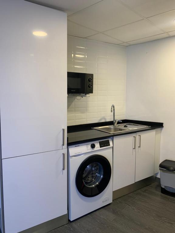 Kuchyň nebo kuchyňský kout v ubytování Apartamento Bonaire-primera linea playa