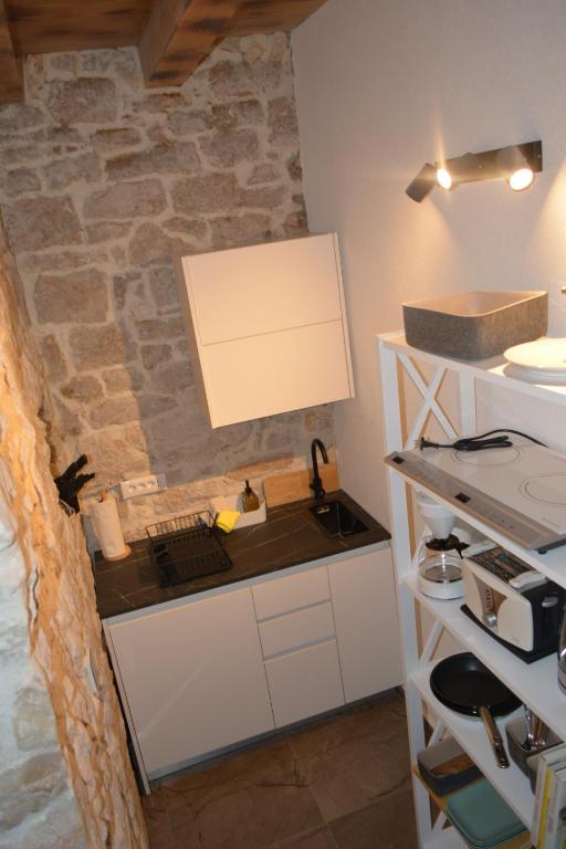 Kuchyň nebo kuchyňský kout v ubytování VILLA MOST Tisno