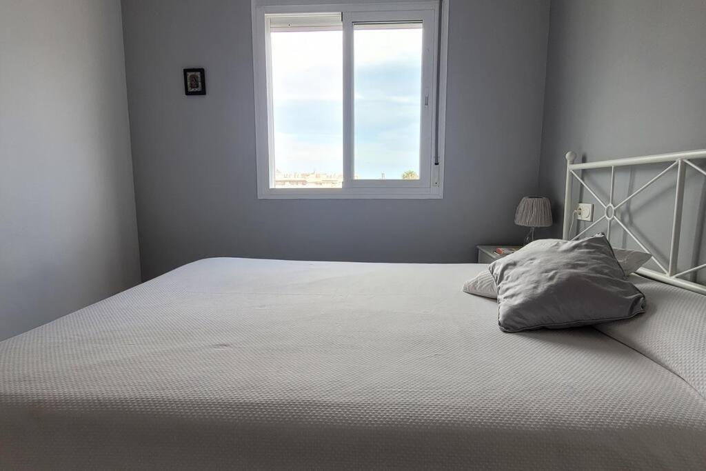 Zdjęcie z galerii obiektu ATICO con vistas al mar a 100 metros de la playa w mieście Torre de Benagalbón