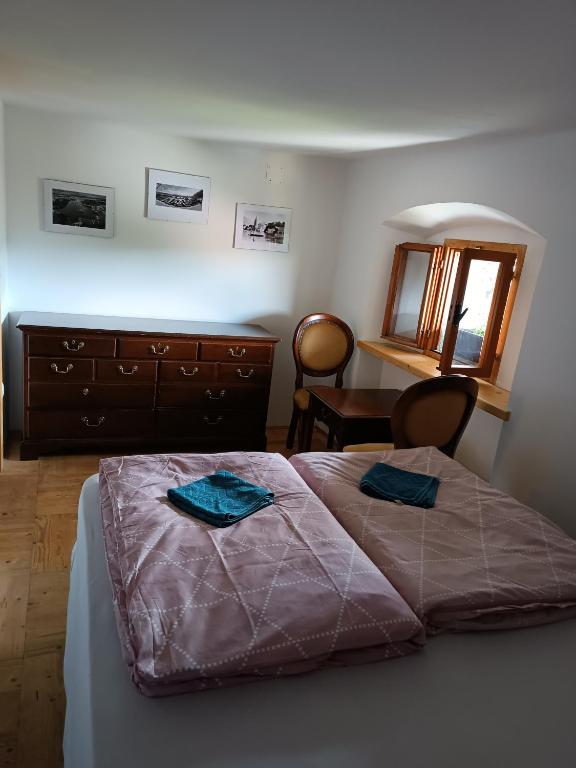 Postel nebo postele na pokoji v ubytování Pr Močnk
