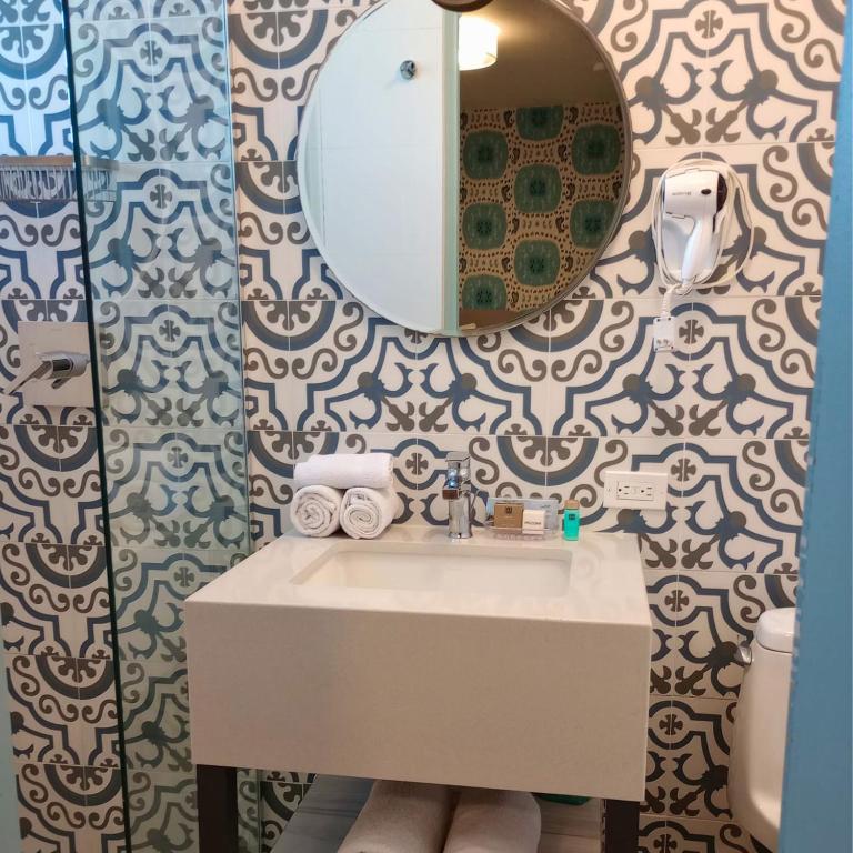 Trópica Beach Hotel - Standard Queen Room