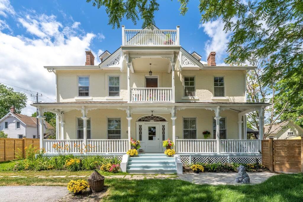 Villa Lakehurst Estate, Cobourg, Canada