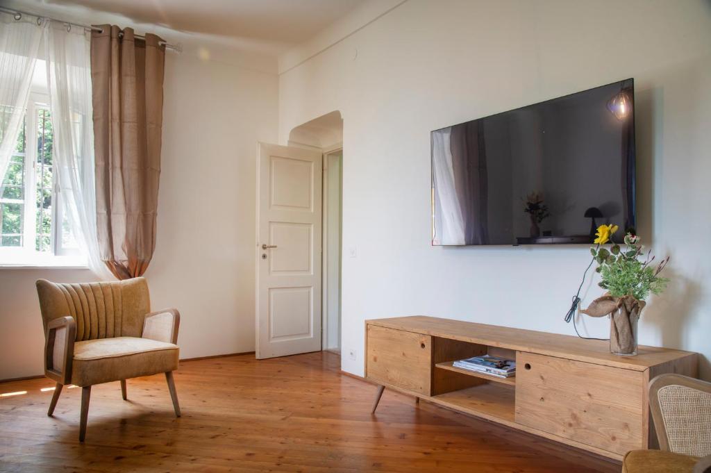 TV a/nebo společenská místnost v ubytování Palazzo Branca - Unique experience