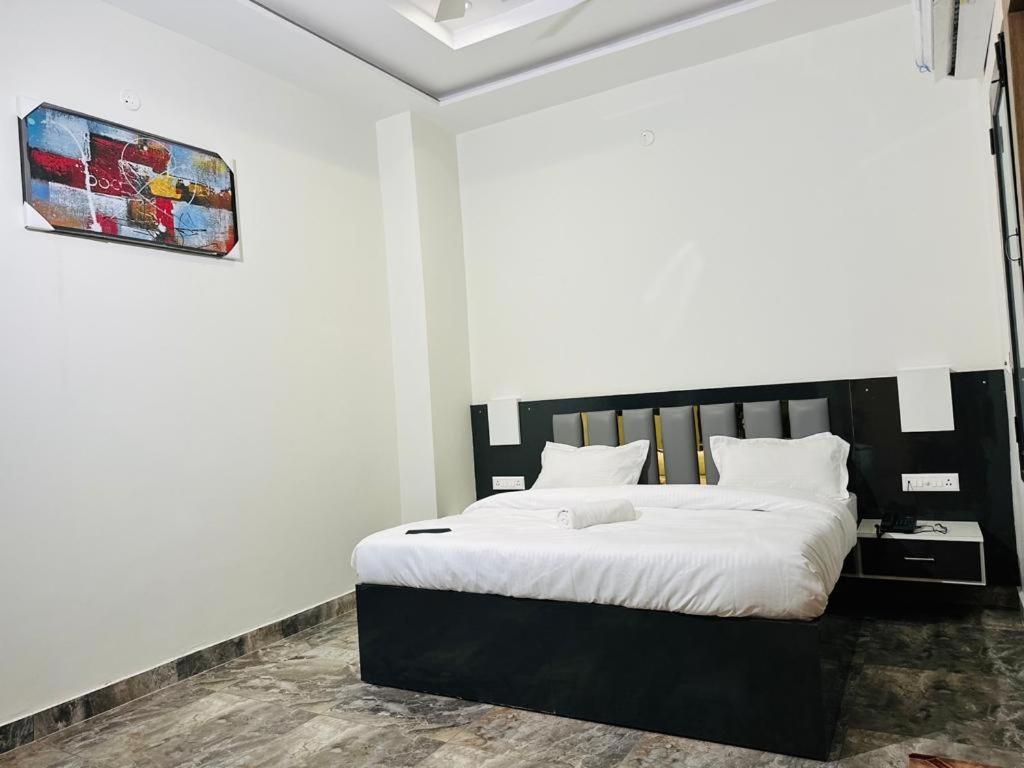 HOTEL SKYZ Sirsa Updated 2023 Prices peinture-iris