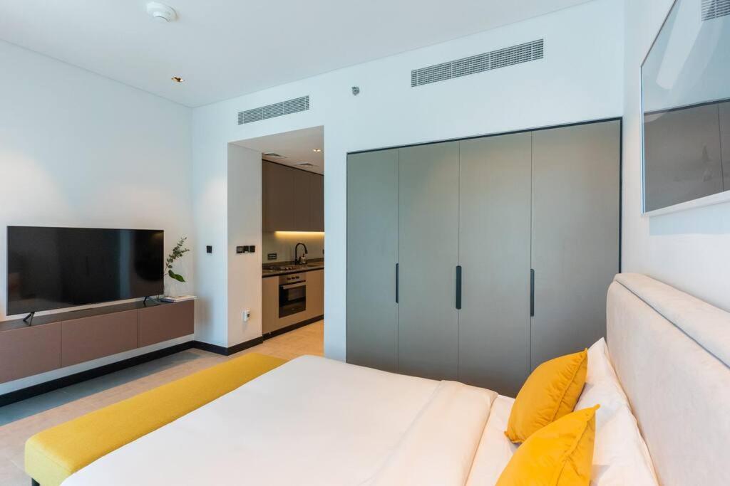 Postel nebo postele na pokoji v ubytování Modern Studio in Business Bay