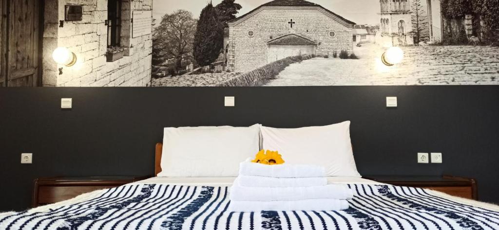 a black and white photo of a bedroom with a bed at Βαδόκειος ΓΗ in Zítsa