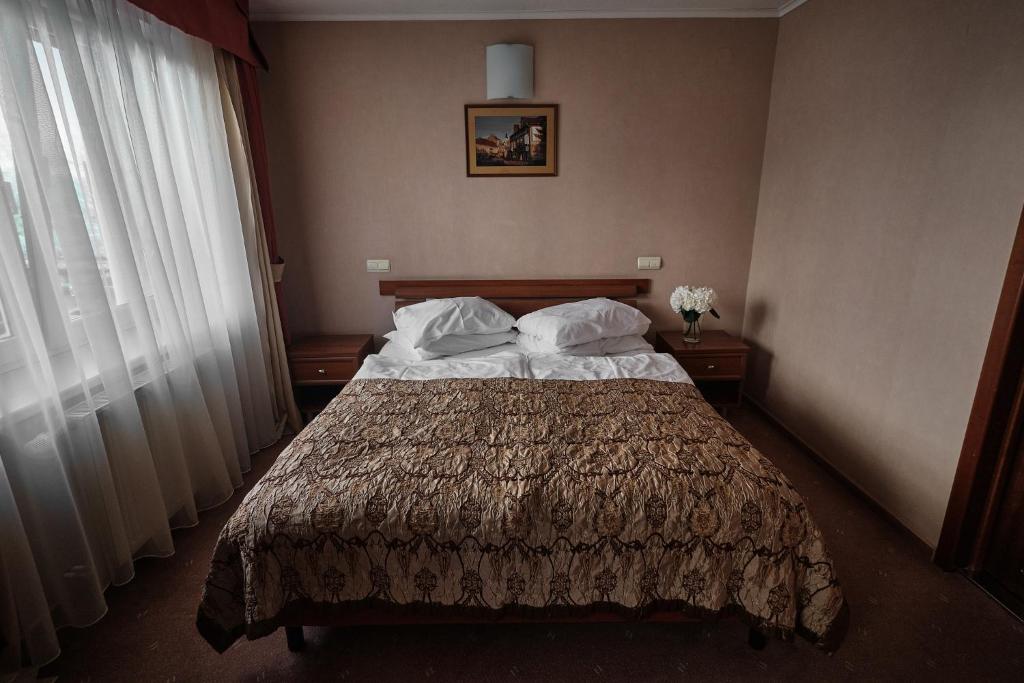 Hotel Uzhgorod - Double Room With Extra Bed