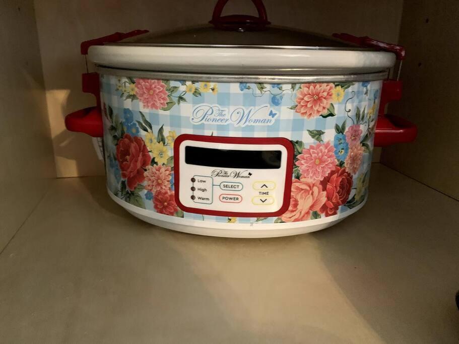 2023 New The Pioneer Woman Frontier Rose 7-Quart Programmable Slow