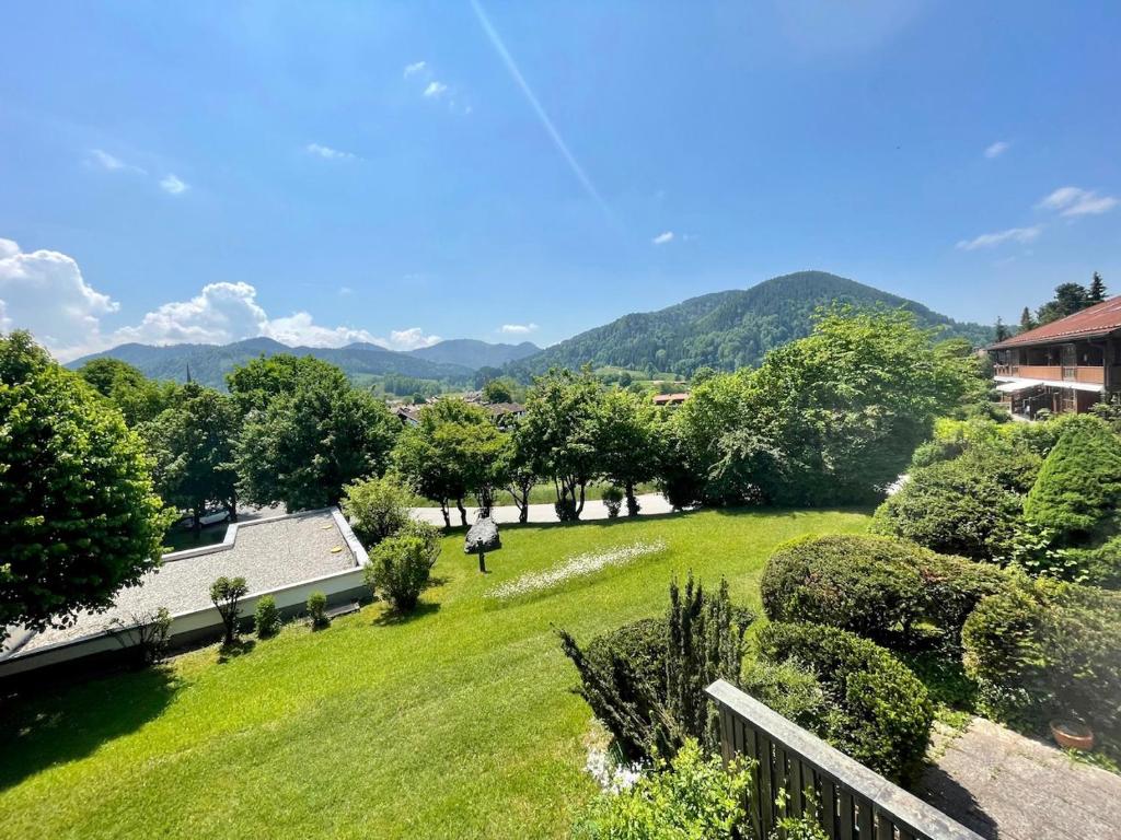 a view of a yard with mountains in the background at Apartment BERGseetraum - Bergblick, neu renoviert, gemütlich, familienfreundlich in Schliersee