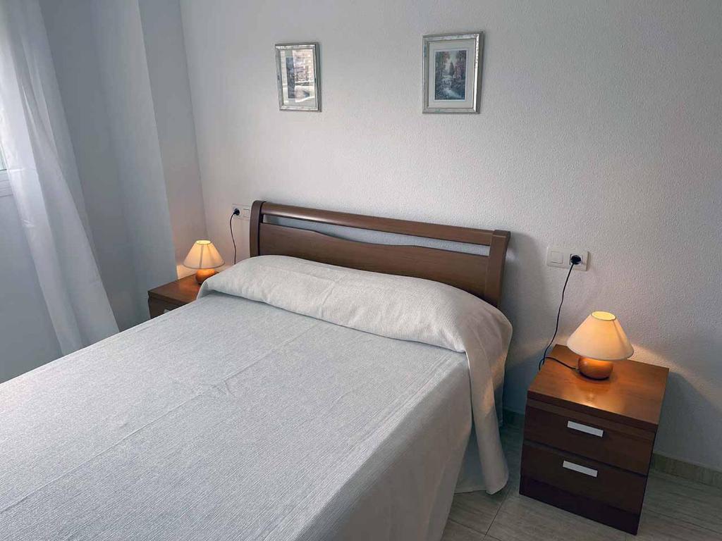 Postel nebo postele na pokoji v ubytování VenAMarinador Playa Costa Caribe I - 269 - 2 Dormitorios/1 Baño WIFI