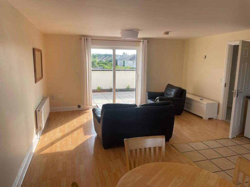 Spacious one bedroom apt, Galway (updated prices 2024)