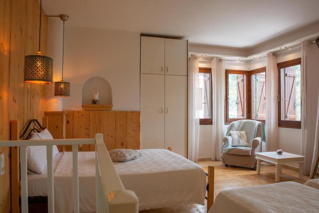 Postel nebo postele na pokoji v ubytování Symmetron Suites