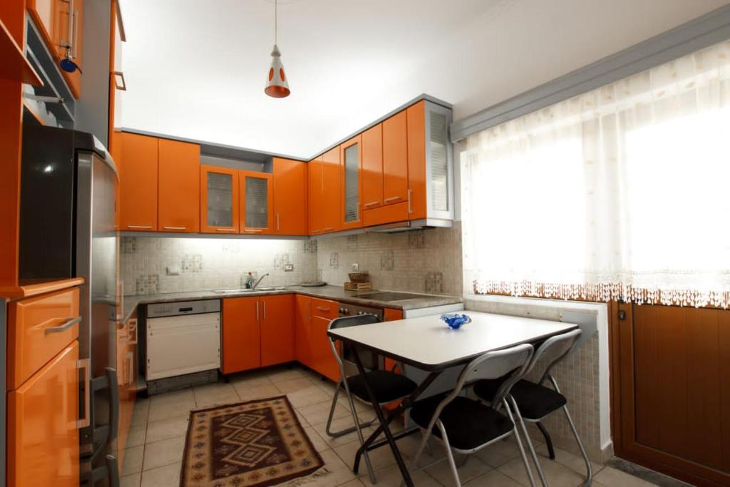 Emblematic House Apartment 2 - Image 4