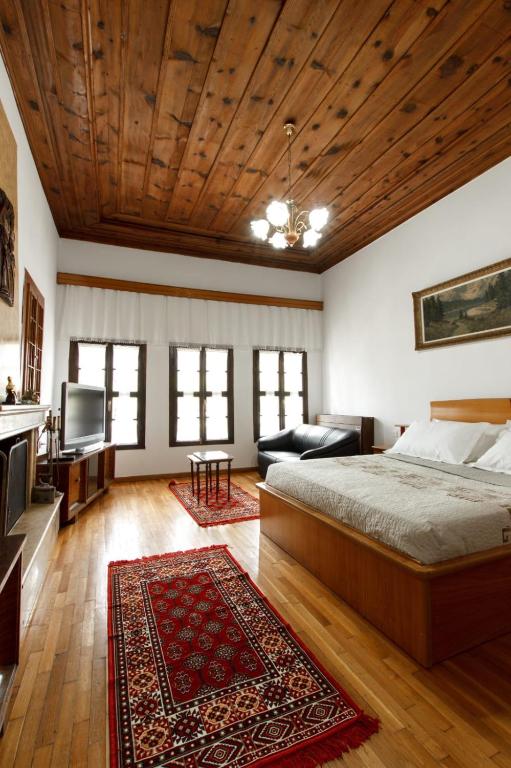 Postel nebo postele na pokoji v ubytování Emblematic House Apartment 2