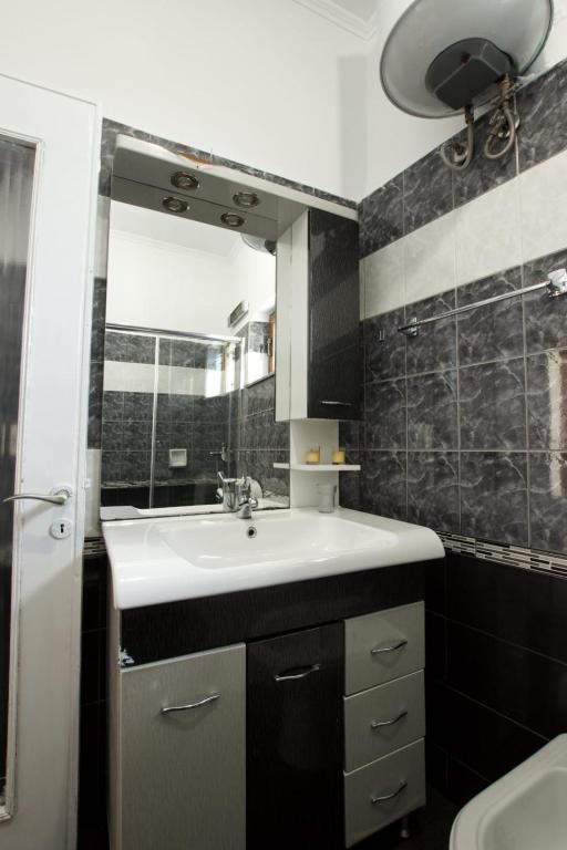 Emblematic House Apartment 2 - Image 3