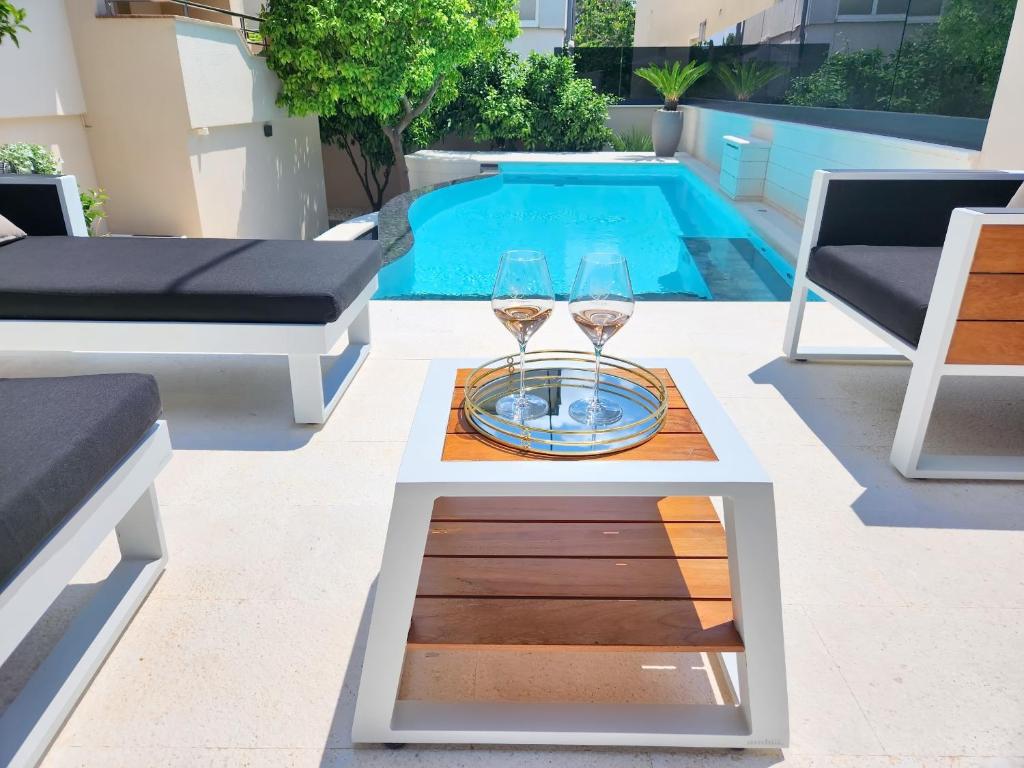 Πισίνα στο ή κοντά στο Calypso Royal Apartment