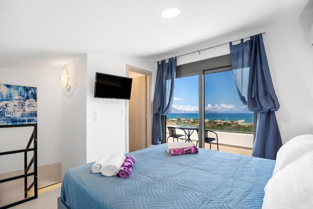 Postel nebo postele na pokoji v ubytování Isabel Artemis Crete - Luxury Sea Views Villas