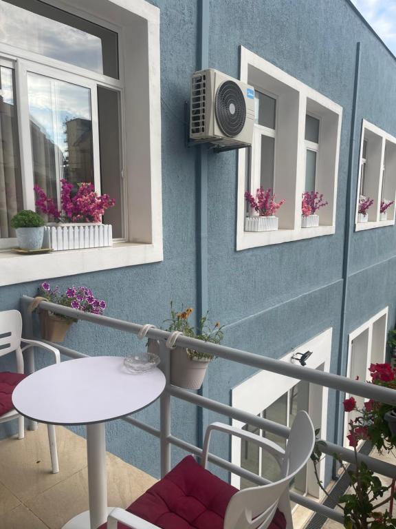 Deni's Hotel - Image 12