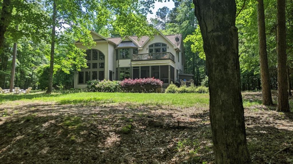 Beautiful Custombuilt, Lodgelike Kerr Lake Home, nonsmoking, Henderson (updated prices 2024)