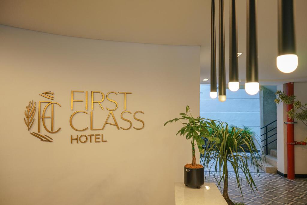 Gambar di galeri bagi First Class Hotel di Medellín