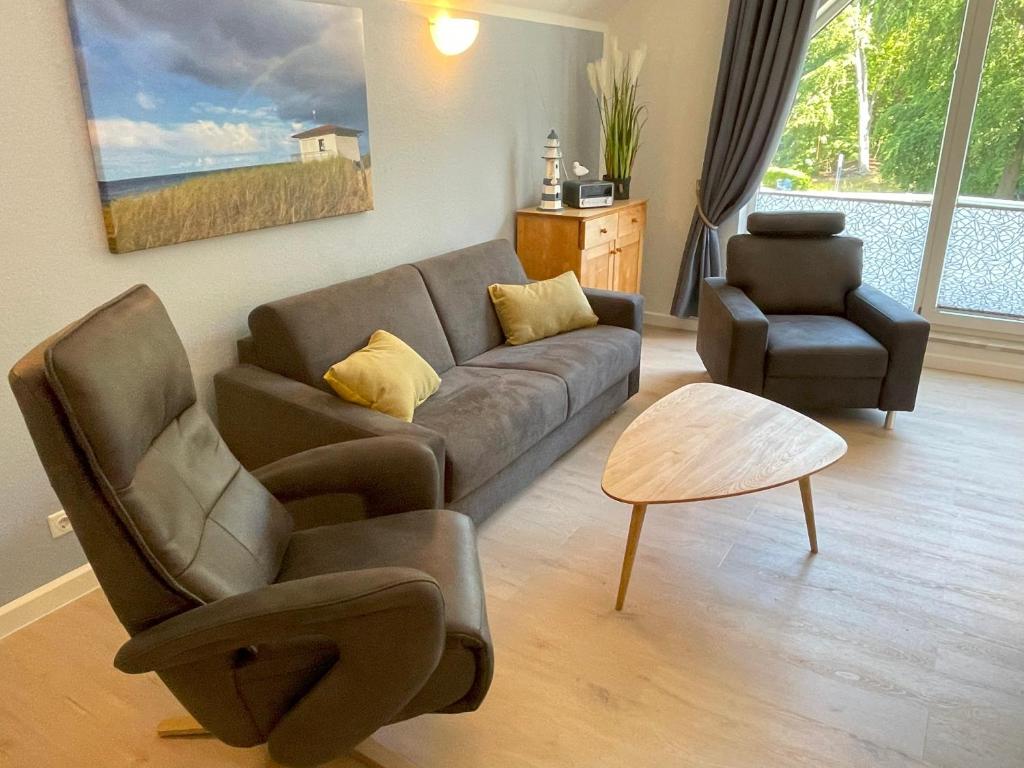 a living room with a couch and two chairs at Bernsteinfischer - Fewo mit 2 Balkone in Zempin