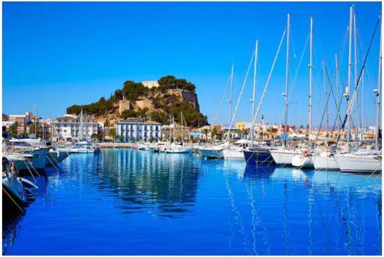 Fotografia z galérie ubytovania Apartamento urbanización Oasis Beach en Denia a 100 m de la playa v destinácii Denia