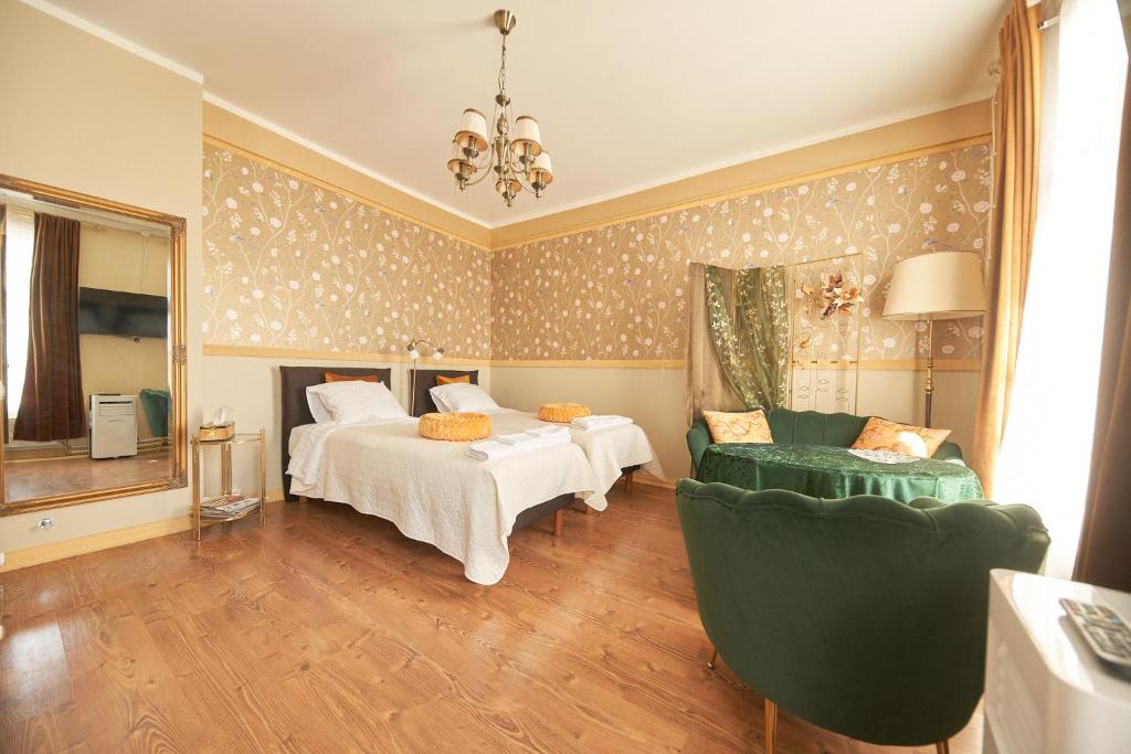 Un pat sau paturi într-o cameră la Amalie Apartment