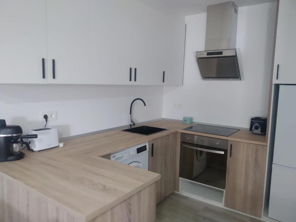 Kuchyňa alebo kuchynka v ubytovaní Casita con encanto entre viñedos