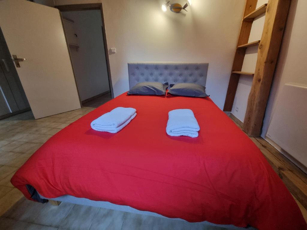 Postel nebo postele na pokoji v ubytování Embrun Cosy