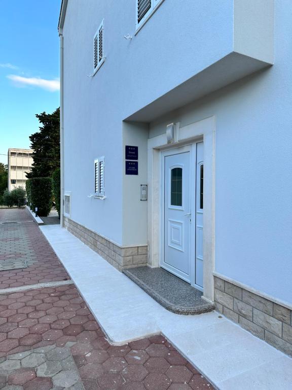 Budova, v ktorej sa apartmán nachádza