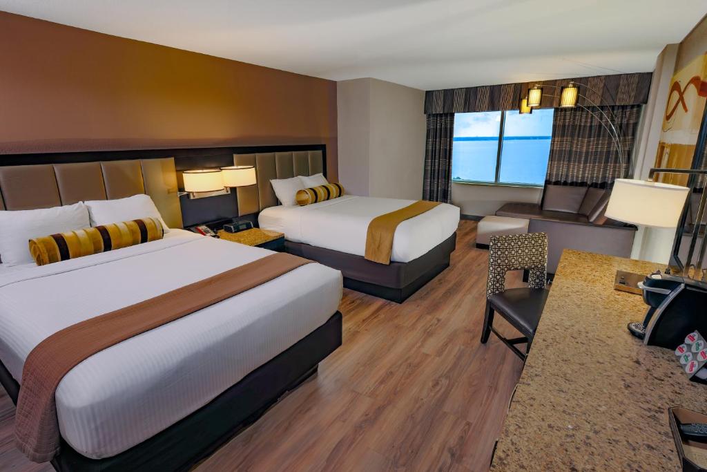 Ein Bett oder Betten in einem Zimmer der Unterkunft Golden Nugget Biloxi