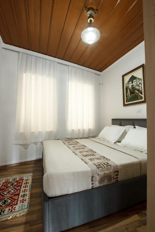 Emblematic House Apartment 1 - Image 2