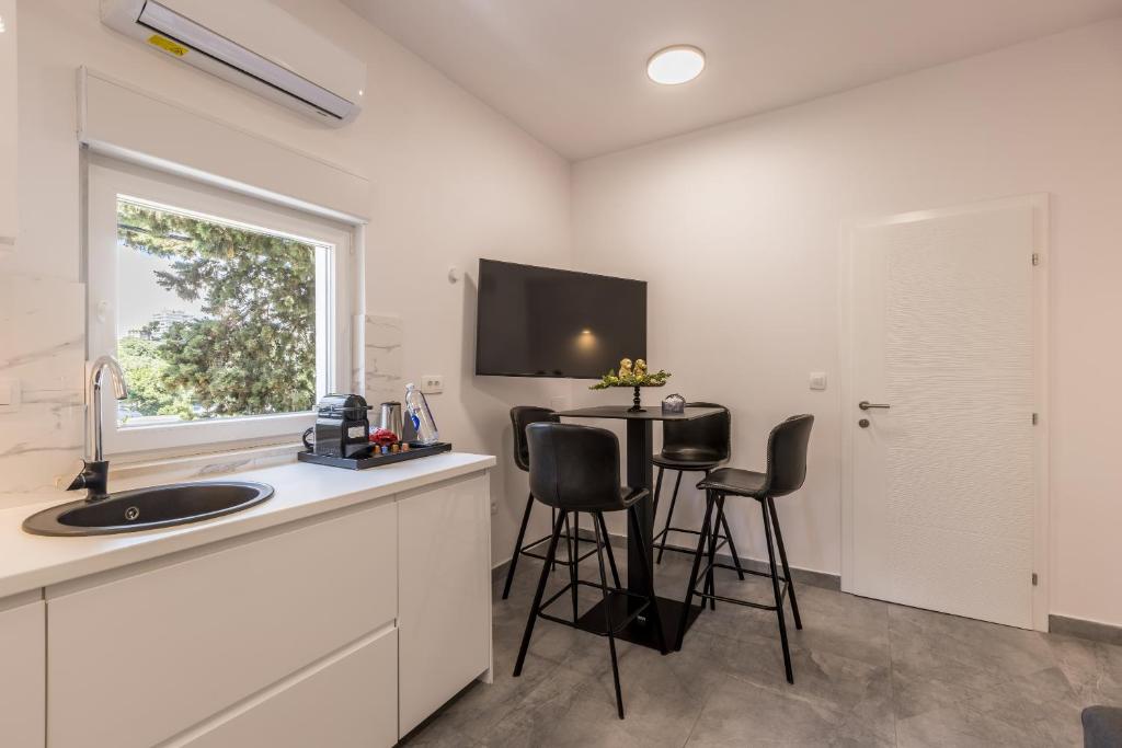 Kuchyňa alebo kuchynka v ubytovaní Apartments Milla