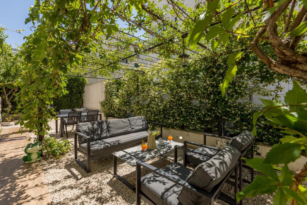 Vonkajšia záhrada v ubytovaní Apartments Milla
