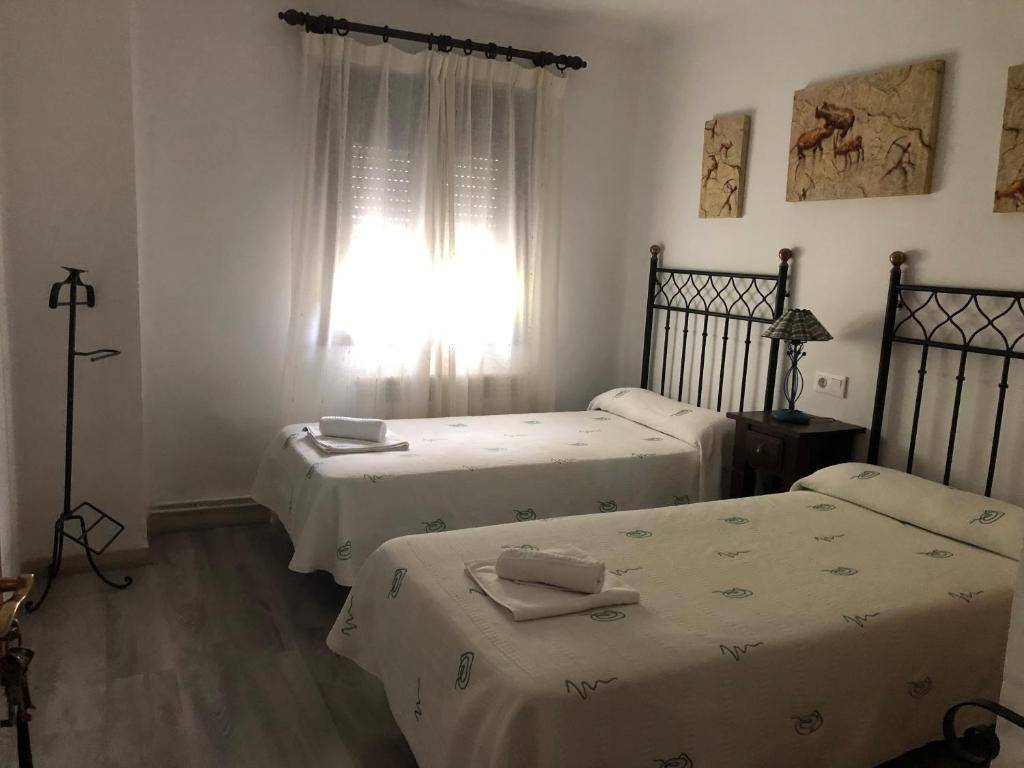 Postel nebo postele na pokoji v ubytování Hostal-Restaurante Fogón de Gredos