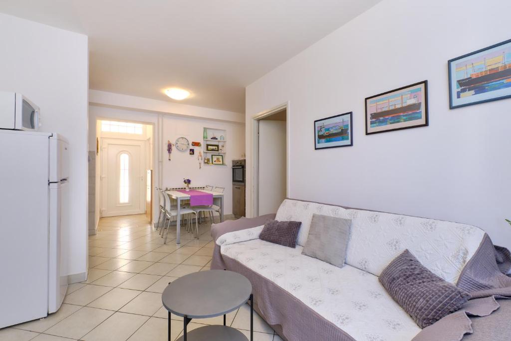 Kuchyňa alebo kuchynka v ubytovaní Appartment Ksenija 4