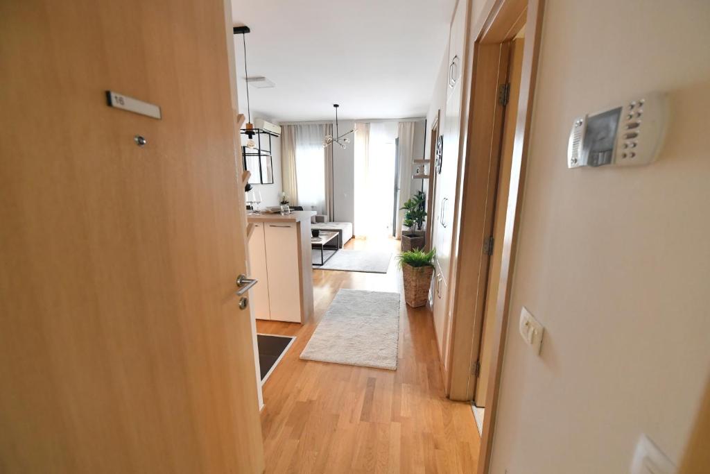 an open door to a hallway with a kitchen at Apartman SUN in Inđija