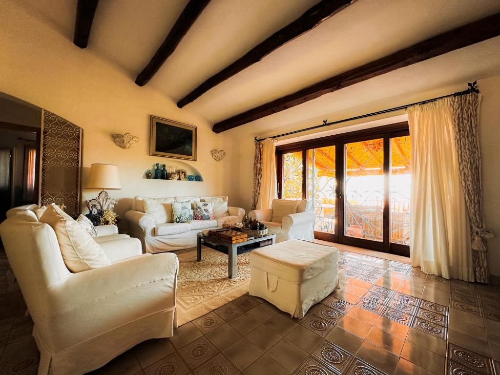Istumisnurk majutusasutuses Sardinian Luxury Hospitality - Villa Fuli Rooms and more
