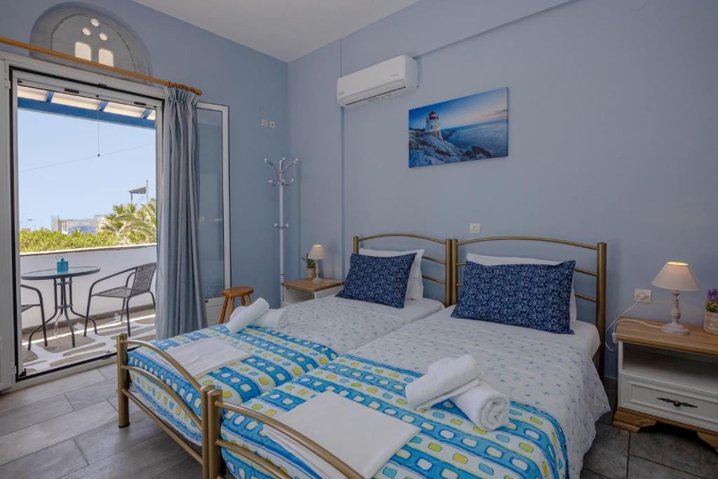Postel nebo postele na pokoji v ubytování Irini Studios in Tinos