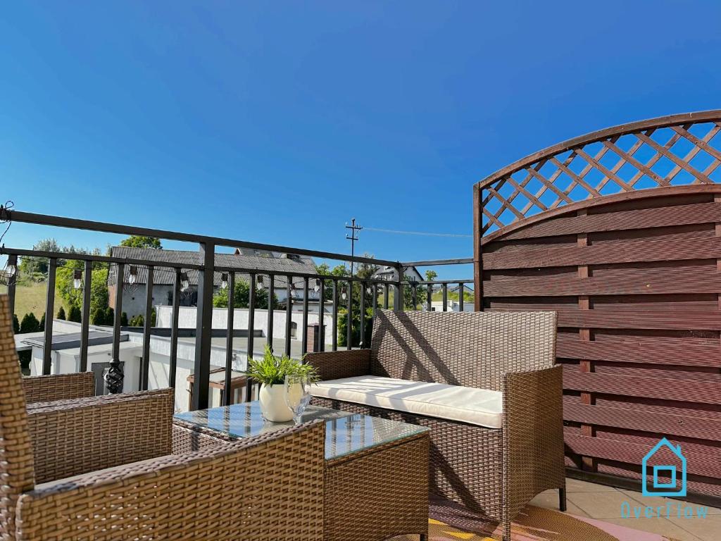 Balkón alebo terasa v ubytovaní Zatoka Apartment- Tranquil Retreat, 15 Minutes to the Sea & Gdańsk City Center