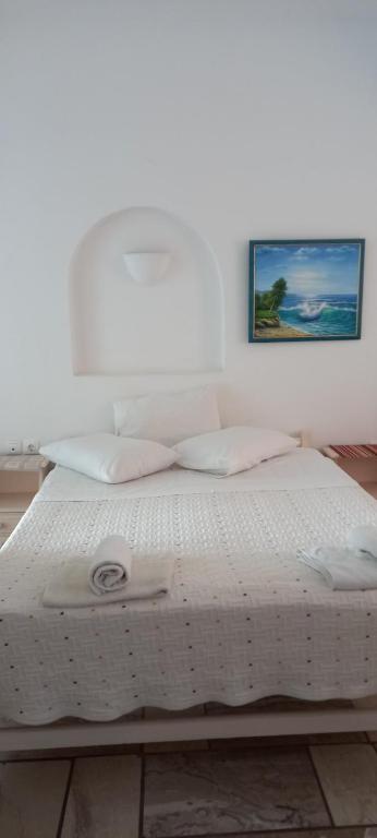 Postel nebo postele na pokoji v ubytování Dimitris Studios
