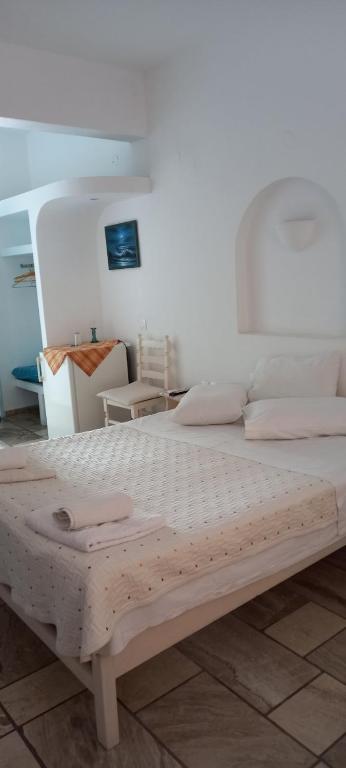Postel nebo postele na pokoji v ubytování Dimitris Studios