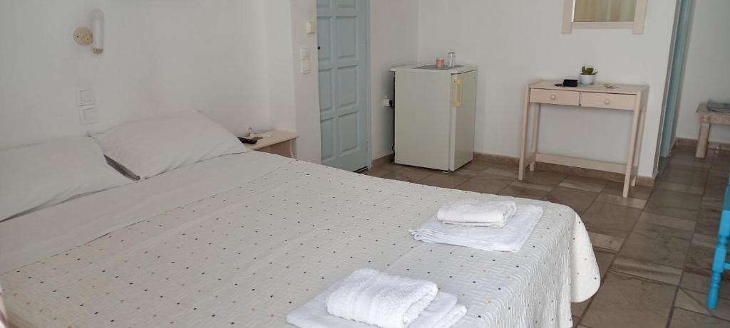 Postel nebo postele na pokoji v ubytování Dimitris Studios