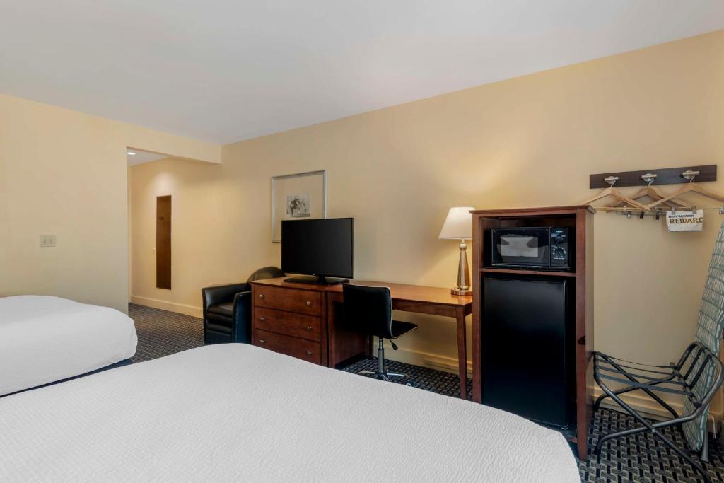 Best Western Plus Brunswick Bath - Queen Room With Two Queen Beds - Non-Smoking