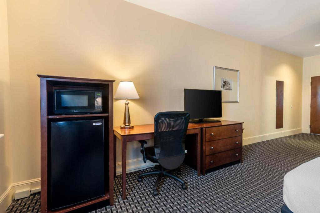 Best Western Plus Brunswick Bath - King Room