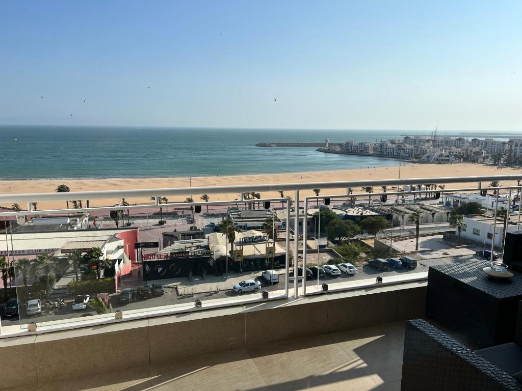 Luxury Apartment 105sqm Terrace Seafront WIFI Unlimited
