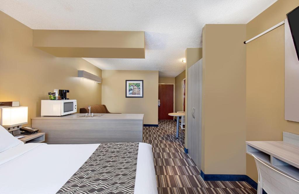Microtel Inn & Suites by Wyndham Dry Ridge - Suite Estúdio Queen Com Sofá-Cama - Não Fumador