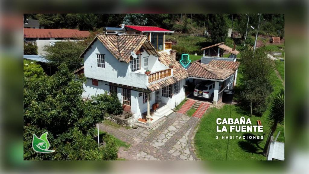 una vista aérea de una casa con en Cabaña Turistica Tunwacogua, en Nobsa