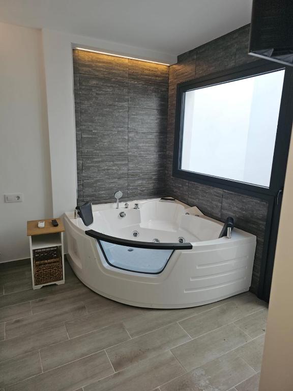 Alojamientos suite la morita, Benalup-Casas Viejas – Precios ...